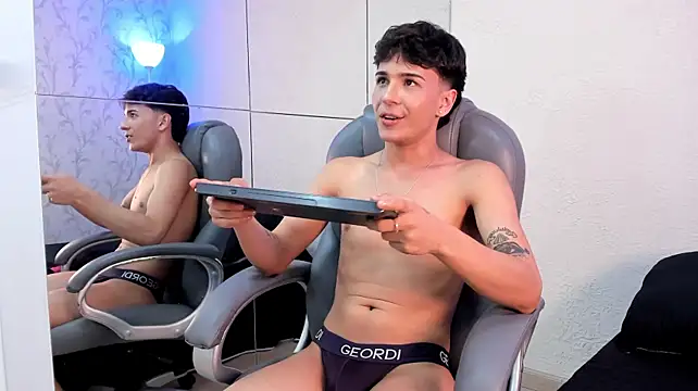 Show modela Brady_Simmons na web-kameri
