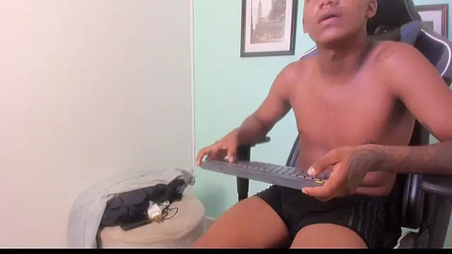 Pokazy przed kamerką – sergio_cum21