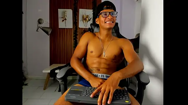 Show modela Kendo_720 na web-kameri