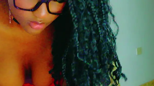 TiinaRouse webcam show