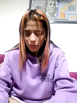 Czat XXX na żywo – Lya_Ross19