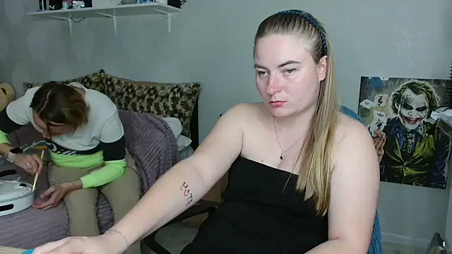 Aleks212026: διαδικτυακό σόου στην κάμερα