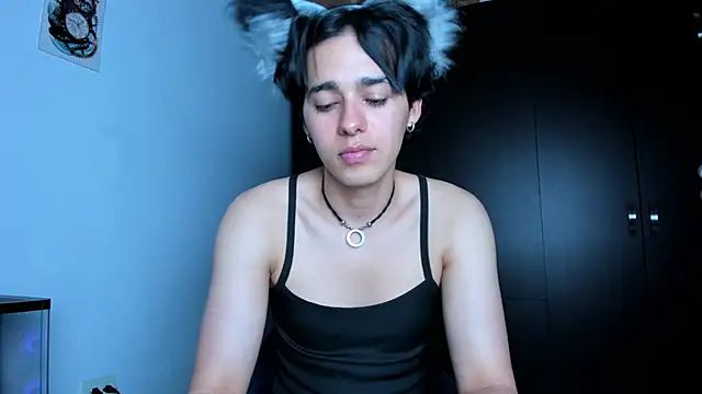 Fox-white webcam show