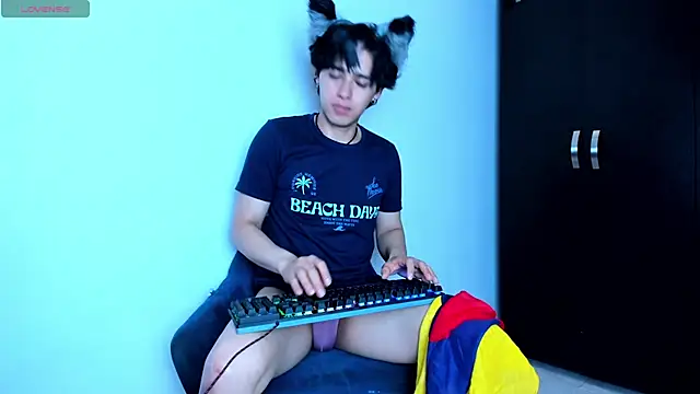 Show modela Fox-white na web-kameri