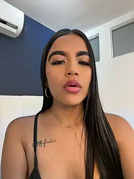 little_princess17 Adlı Modelin Canlı XXX Sohbeti