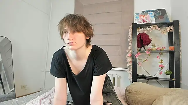 Ash_Foxglove Webcam-Show