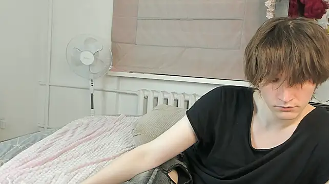 Ash_Foxglove Show in webcam