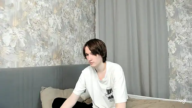 Ash_Foxglove webcam show