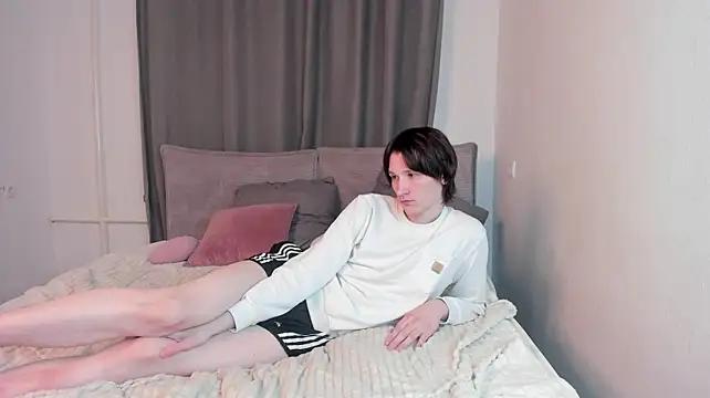 Ash_Foxglove webcam show