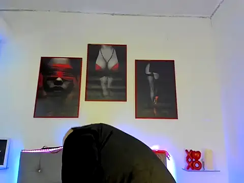 BADRONNY webcam show