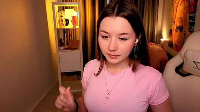 RileyBloomss Show in webcam