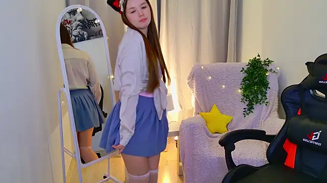 RileyBloomss Adlı Modelin Canlı XXX Sohbeti