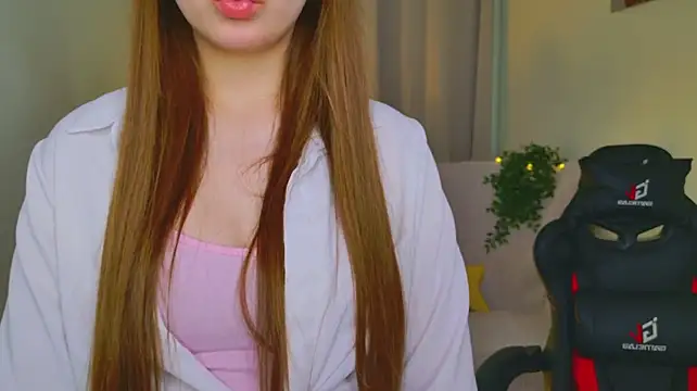צ'אט XXX בשידור חי של RileyBloomss
