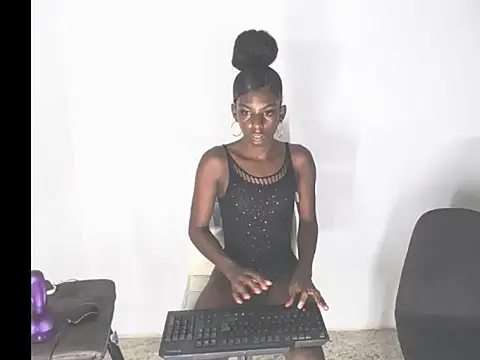 MMia_charlott – webcam-show