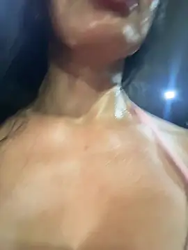 Chat +18 de kenia_castro1 ao vivo