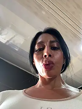 kenia_castro1 Chat XXX live