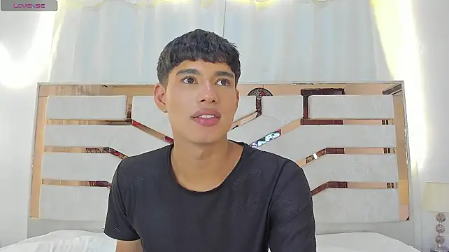 ADRIAN_LUUST – webcam-show