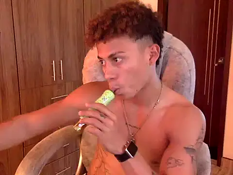 gaby_fit_strong1's Webcam Show