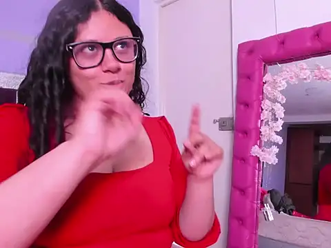 SarahThomsonn লাইভ XXX চ্যাট