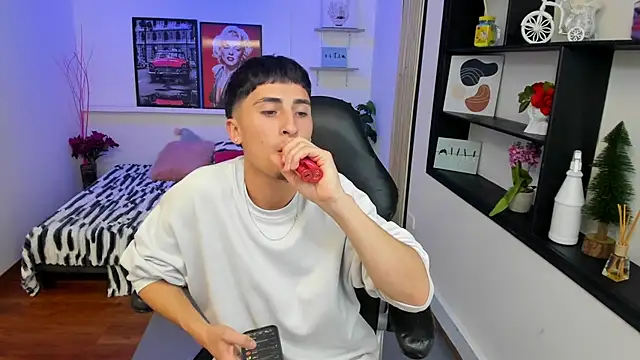 Benji23_ Show in webcam