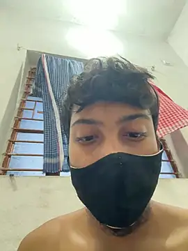 Nidhi747 Show in webcam