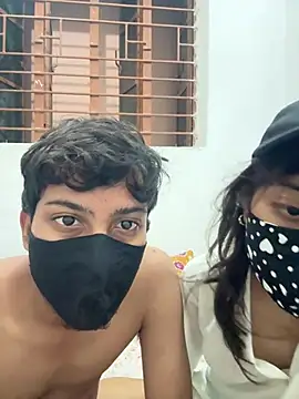 Nidhi747 Show in webcam