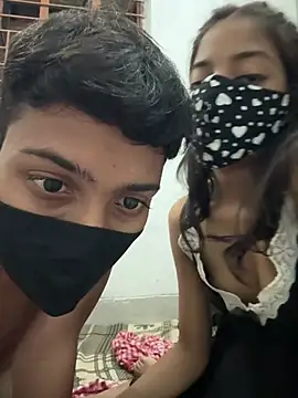 Nidhi747: διαδικτυακό σόου στην κάμερα