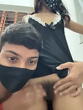 Show modela Nidhi747 na web-kameri