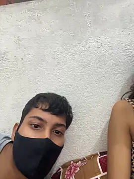 Nidhi747: διαδικτυακό σόου στην κάμερα