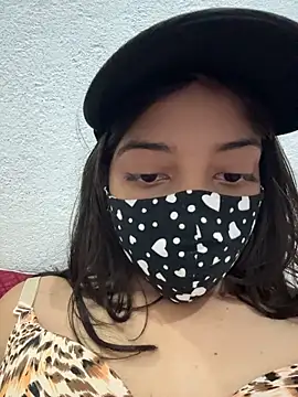 Nidhi747 Show in webcam