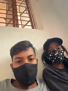 Show modela Nidhi747 na web-kameri