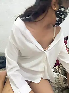 הופעת וובקאם של Nidhi747