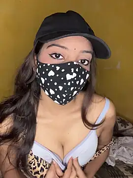 Nidhi747 Show in webcam
