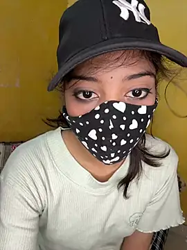 Nidhi747 Show in webcam