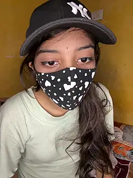 Show modela Nidhi747 na web-kameri