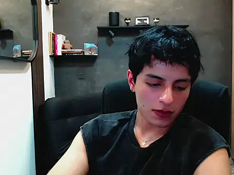 Little_Shotta: διαδικτυακό σόου στην κάμερα