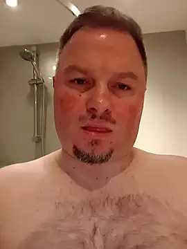 JdaddyGirthy Show in webcam