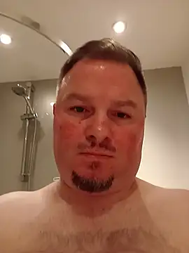 Show modela JdaddyGirthy na web-kameri