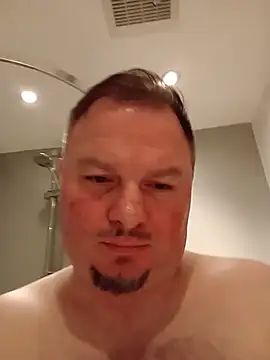 Show modela JdaddyGirthy na web-kameri