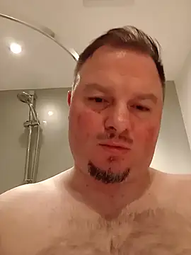 JdaddyGirthy webcam show