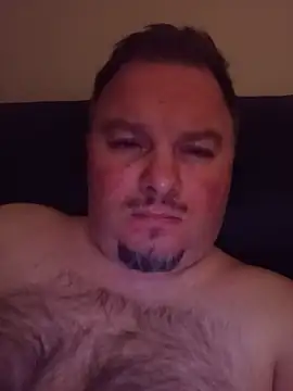 Show modela JdaddyGirthy na web-kameri