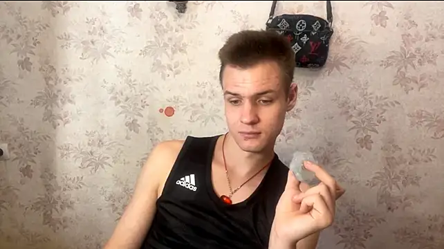 Show modela BigBabyMax na web-kameri