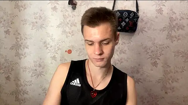 Show modela BigBabyMax na web-kameri
