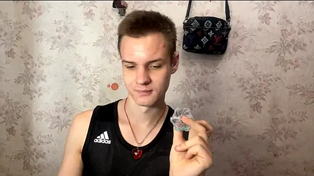 Show modela BigBabyMax na web-kameri