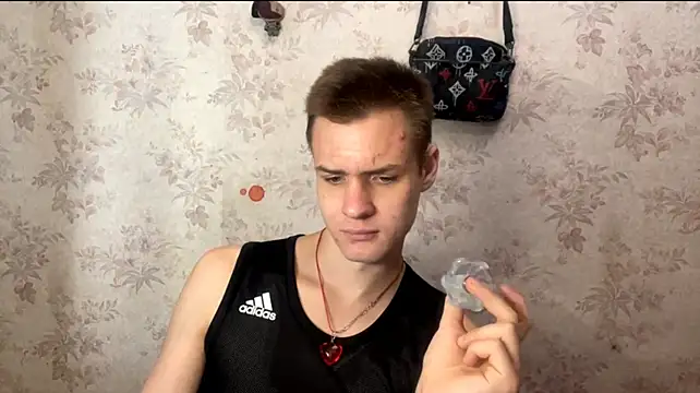 Show modela BigBabyMax na web-kameri