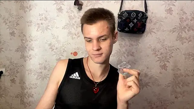 Show modela BigBabyMax na web-kameri