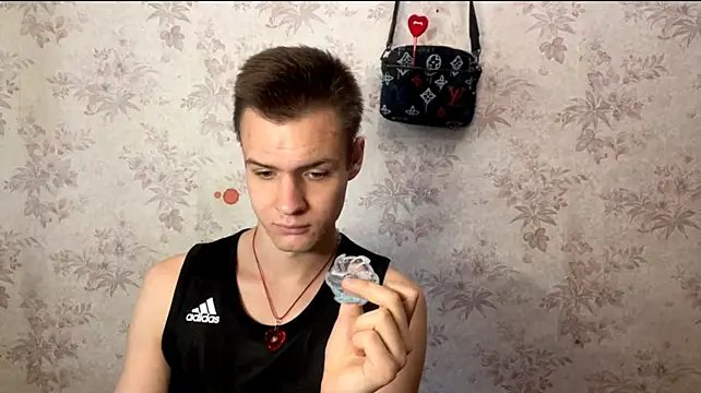 Show modela BigBabyMax na web-kameri