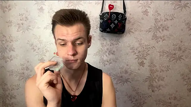 Show modela BigBabyMax na web-kameri
