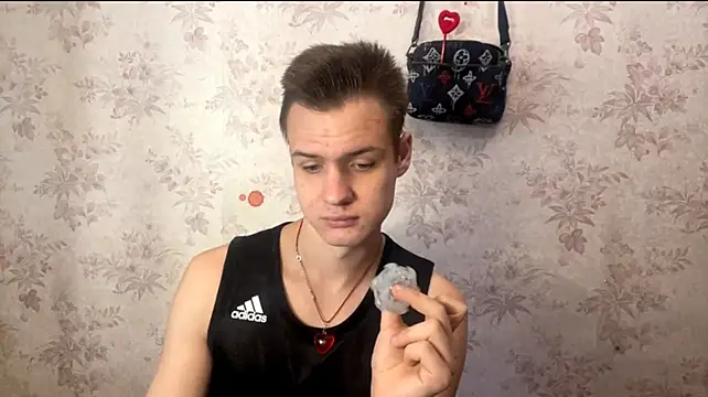 Show modela BigBabyMax na web-kameri