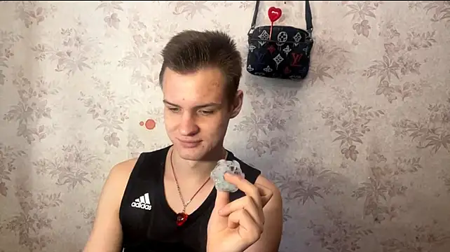 Show modela BigBabyMax na web-kameri